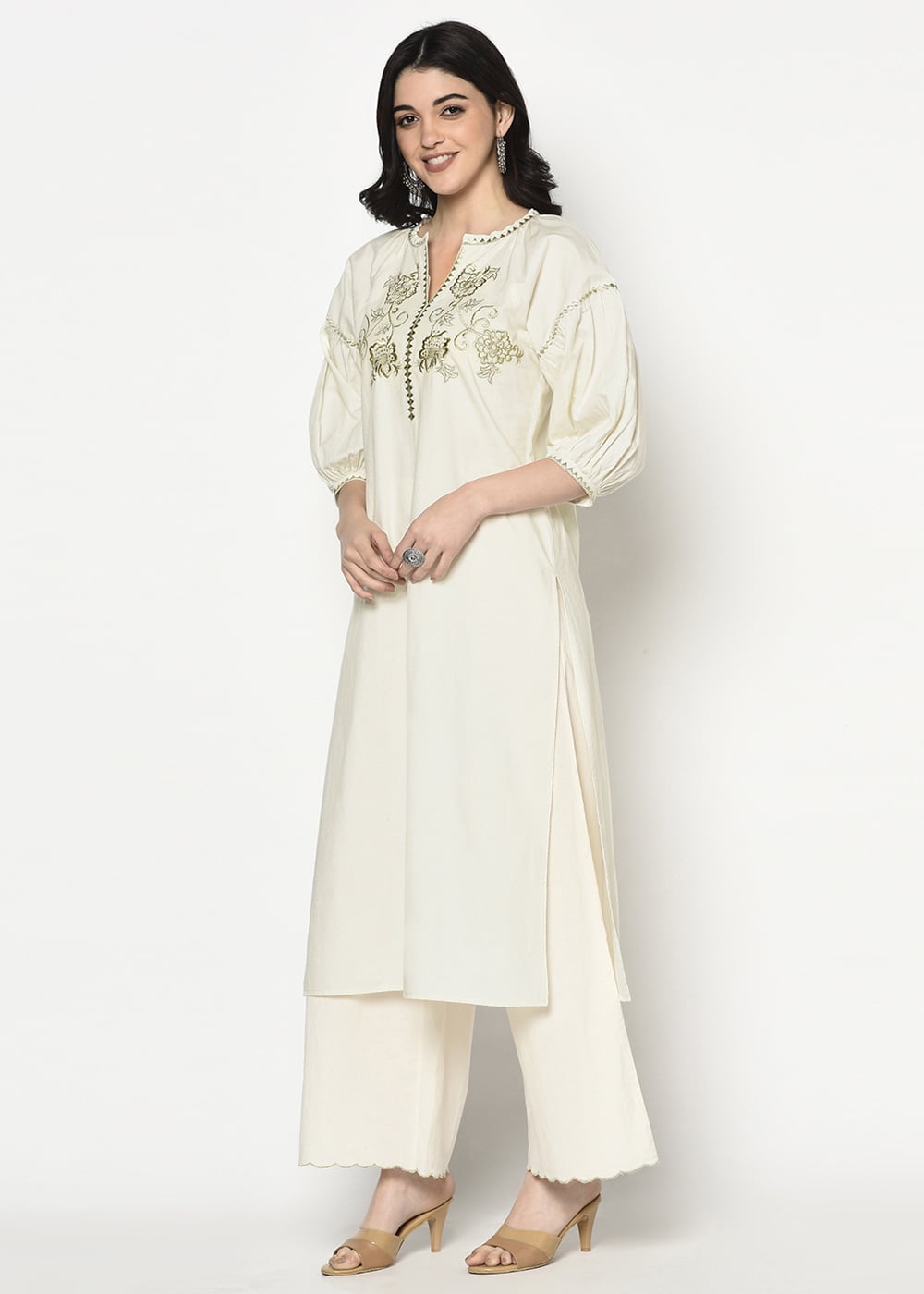 Off white kurta with pants | Fashion dresses, Kurti designs, Designs for  dresses